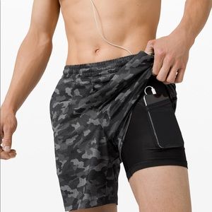 Lululemon Pacebreaker lined 9”